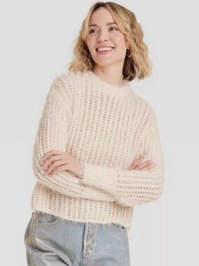 Universal Thread Fuzzy Cream Sweater NWT Size Medium
